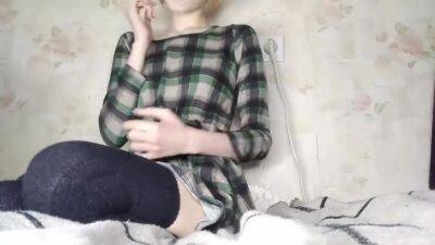 Tiny Sensetive Girl Masturbating In Green Dress - hclips.com