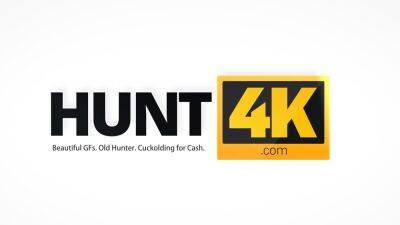 HUNT4K. Man puts money in pocket - drtuber.com - Czech Republic