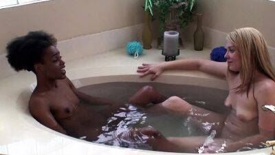 Ebony lesbian and her blonde girlfriend fuck in the tub - drtuber.com