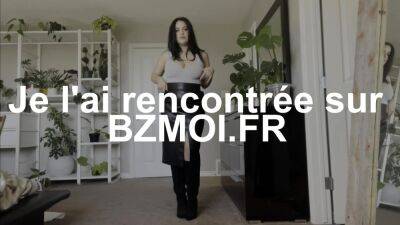 Elle se chatouille la chatte en bottes noires - drtuber.com - France