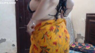 Indian Aunty Talking Dirty With Neighbor Boy - hclips.com - India