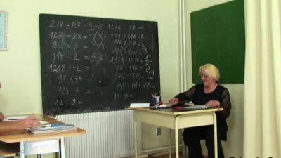 Old blonde teacher takes it from both sides - drtuber.com - Czech Republic