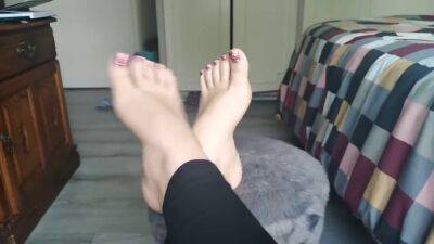 Shaking Queen With Wrinkled Soles - hclips.com