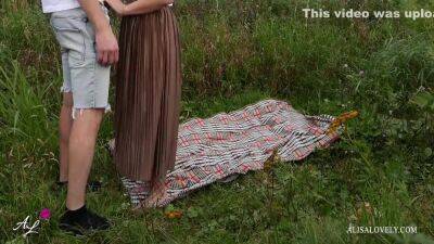 Naughty Picnic - Amateur Couple Outdoors Fuck 10 Min - hclips.com