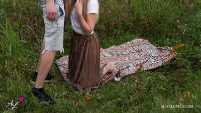 Naughty Picnic - Amateur Couple Outdoors Fuck 10 Min - hclips.com