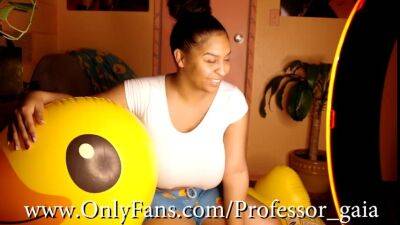 Cam Girl GAIA: Rubber Ducky Show (Show 13): twitter: @Professor_GAIA - Big tits - sunporno.com