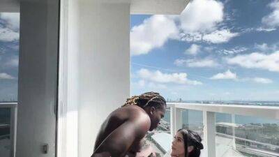 Interracial blowjob outdoors from bikini slut - drtuber.com