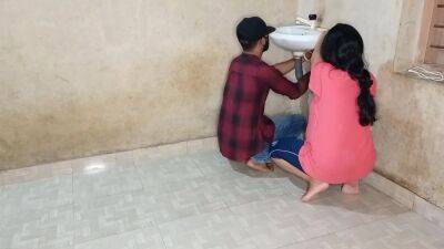 Nepali Bhabhi Best Ever Fucking With Young Plumber In Bathroom! Desi Plumber Sex In Hindi Voice - hclips.com - Nepal