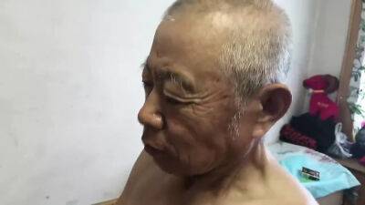 Chinese grandpa fucks whore - sunporno.com - China