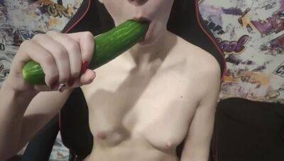 Having fun with a cucumber - xxxfiles.com