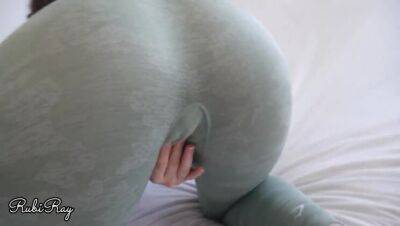 Please cum in leggings and pull up that huge load of Jizz - veryfreeporn.com