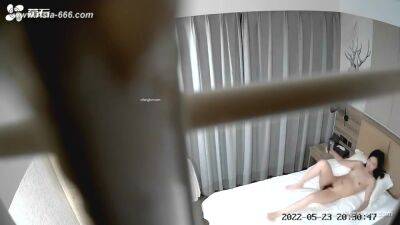 Hackers use the camera to remote monitoring of a lover's home life.570 - hclips.com