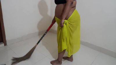 Desi Maid Gets Sexually Aroused While Sweeping The House And Has Sex With The Broom - desi-porntube.com - India