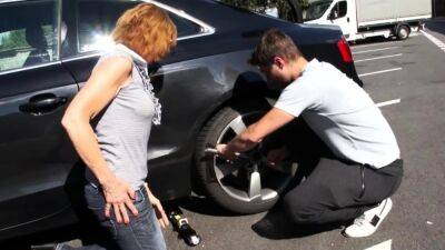 Granny Sluts - Mature lady uses flat tire as excuse to - drtuber.com