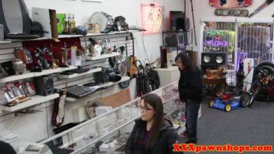 Amateur Pawnshop Babe Pussyfucked For Cash - hclips.com