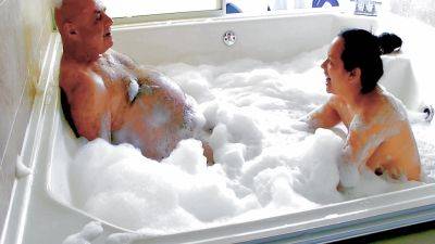 Hot Foamy Jacuzzi Sex With Garabas And Olpr - hclips.com