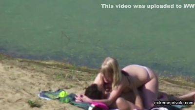 My Stepdaughter Caught With Her Bf On The Beach - voyeurhit.com