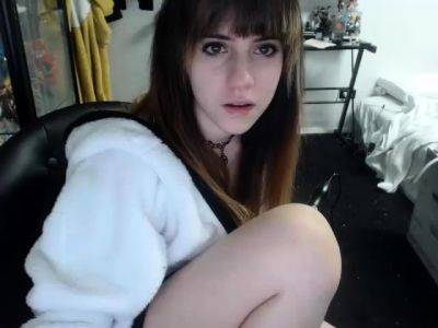 Amateur Webcam Teen Masturbates And Teases - drtuber.com