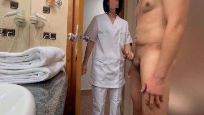 I Surprise The Hotel Cleaning Girl Who Comes To Clean The Toilet And Helps Me Finish Cumming 5 Min - upornia.com