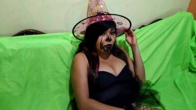 Sucia Gorda Hechicera Aparece En Halloween Para Seducir A Su Hermanastro Enmascarado Mujer Le Pide Que Le Toque Sus Tetas Y Vagina Para Excitarse Como Una Bruja Zorra Arrecha. Porno Casero En Halloween 5 Min - hclips.com