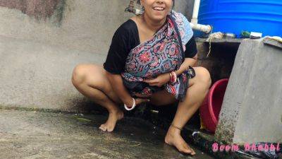 New Wife Standing Pee Outdoor - desi-porntube.com - India