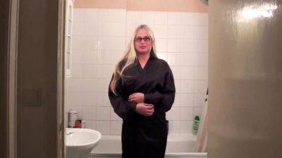 Awesome Big Boobs Blonde Masturbates In The Shower - drtuber.com