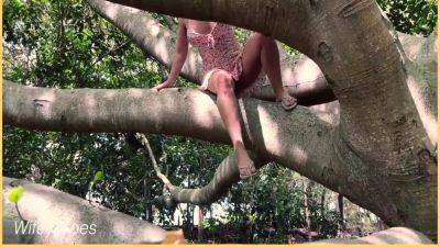 Wife Climbs Trees With No Panties On 5 Min - voyeurhit.com