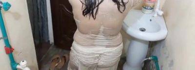 Washroom Nahaty Hue Desi House Wife With 18 Years - desi-porntube.com