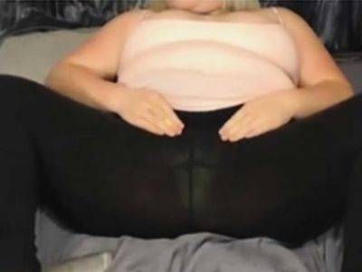 Big woman teases in leggings - drtuber.com