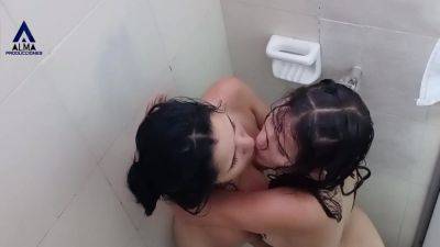 I Play A Joke In The Shower With My Brothers Girlfriend But End Up Fucking Her To Orgasm - videomanysex.com - Venezuela