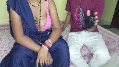 Sautele Bete Ne Sautele Maa Ki Chut Ko Sunghne Ke Liye Uski Panty Chura Li With Hot Milf - desi-porntube.com - India