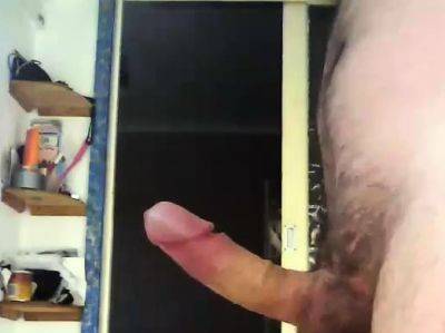 Str8 daddy having a nice wank and cum - drtuber.com