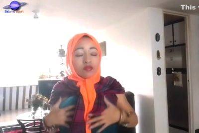Saturn Squirt Muslim Reveals Herself And Makes A Stripper Baladghaya - hclips.com