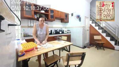 Cooking. Nudist Housekeeper Nakedbakers. Nude Maid. Naked Housewife. L1 - hclips.com