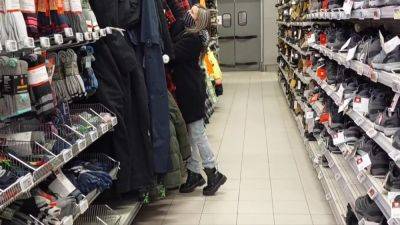 Topless Woman Trying Clothes In The Store! - upornia.com