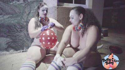 Lesbian Clowns Ride And Burst Balloons While Sucking On Dildos - videomanysex.com