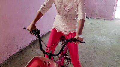 Cycle Par Baiti Hu Hi Bhabhi Ko Devar Ne Ache Se Choda - upornia.com - India