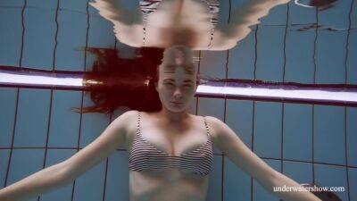 Hottest Chick In Open Swimming Pool Completely - upornia.com