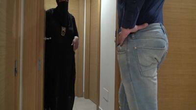 Egyptian Wife Fucked By Plumber In London Apartment - hclips.com - Egypt - Britain