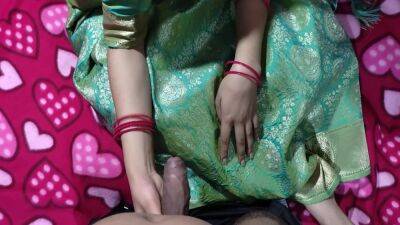 Chachi Ko Bhatije Ne Bina Blouse Ke Dekho To Hawas Me Chut Marli Jabardasti - videomanysex.com - India