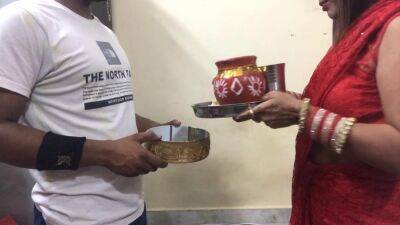 Karwa Chauth Ki Raat Chudi Bhabhi Pati Ke Dost Se - sunporno.com - India - county Story