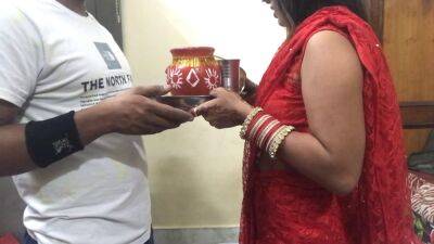 Karwa Chauth Ki Raat Chudi Bhabhi Pati Ke Dost Se - sunporno.com - India - county Story