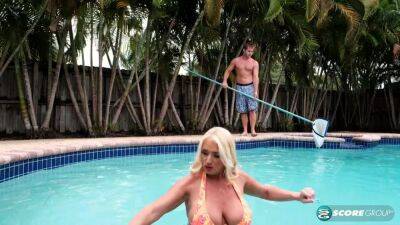 Maddie's poolside suck & fuck - 50PlusMilfs - hotmovs.com