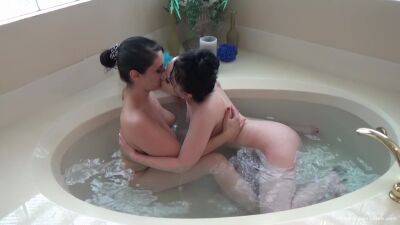 Pussy play in the tub with Monica and Indigo - hclips.com