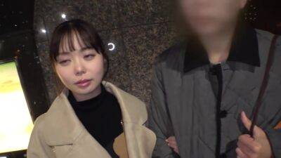 0001257_19歳のスレンダー日本人女性がガン突きされる素人ナンパ淫らな行為 - hclips.com - Japan