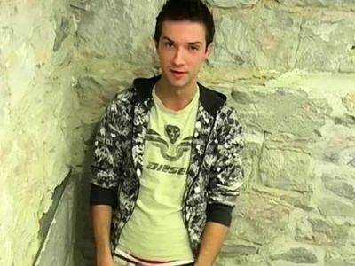 Cute British twink Nathan B masturbates after an interview - drtuber.com - Britain