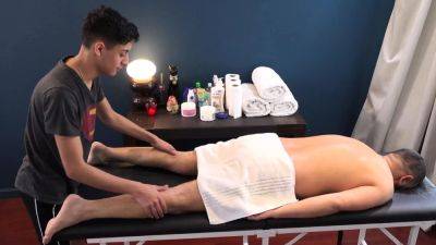 Latin masseur twink banged by gaydaddy - drtuber.com