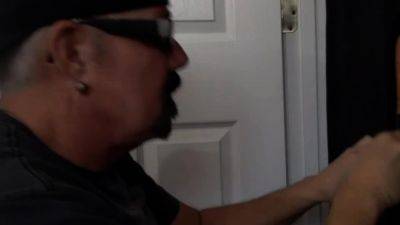 Gloryhole mature cock sucking in duo - drtuber.com