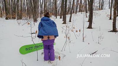 The Snowboarder Became Hot And She Undressed - upornia.com