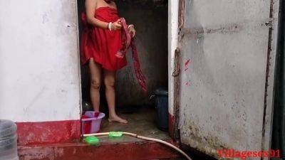 Wife Ko Bathroom Se Nikal Ne K Baad Sex Kiya Hushband Ki Friend Ke Saath - hotmovs.com